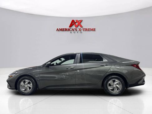 Used 2026 Hyundai Elantra SE FWD image 2