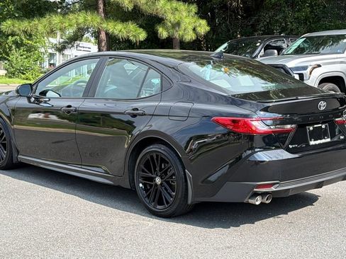 Used 2025 Toyota Camry SE w/ Convenience Package FWD image 3