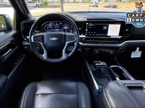 Used 2022 Chevrolet Silverado 1500 LT AWD/4WD image 5