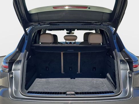 Used 2023 Porsche Cayenne Base image 14