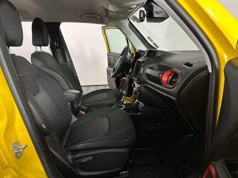 Used 2023 Jeep Renegade Trailhawk image 24