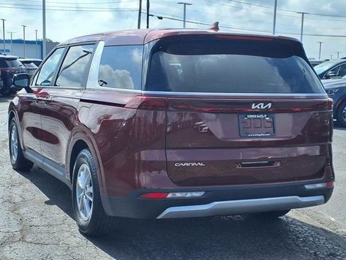 Certified 2024 Kia Carnival LX image 4