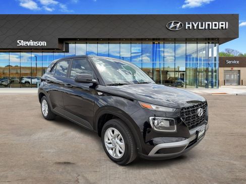 Used 2025 Hyundai Venue SE FWD image 3