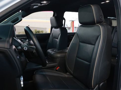 Used 2024 GMC Yukon SLT image 2