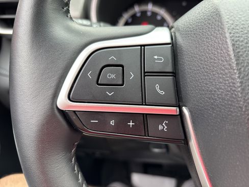 Used 2024 Toyota Highlander XLE AWD/4WD image 20