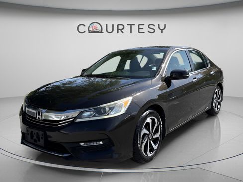Used 2016 Honda Accord EX image 1