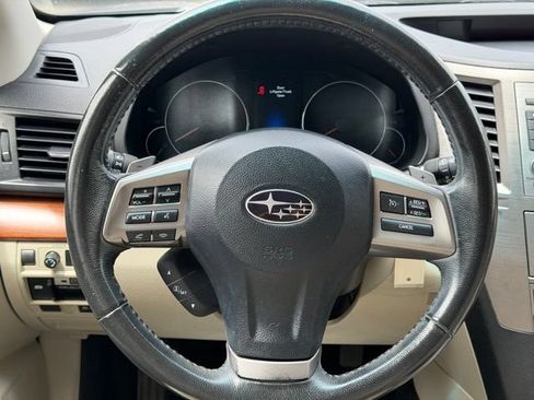Used 2013 Subaru Outback 2.5i Limited w/ Moonroof Pkg AWD/4WD image 10
