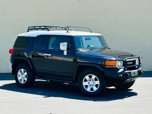 Used 2008 Toyota FJ Cruiser 4WD image 2