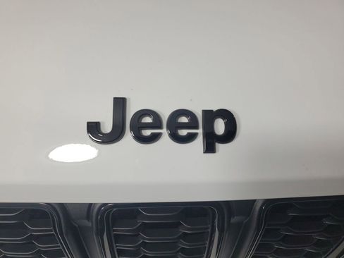 New 2025 Jeep Grand Cherokee L Limited image 10