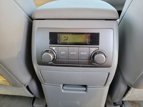 Used 2010 Toyota Highlander Limited FWD image 14
