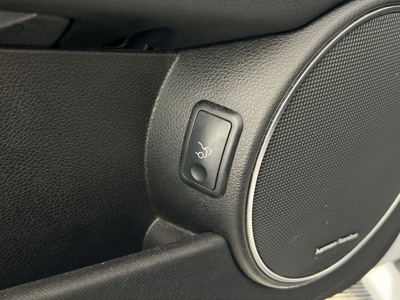 Used 2012 Mercedes-Benz C 300 4MATIC Sedan image 33