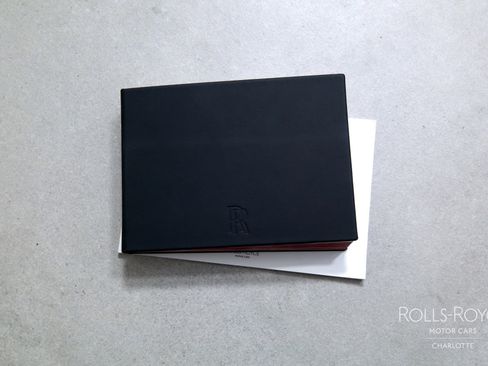 Used 2022 Rolls-Royce Cullinan Black Badge image 38