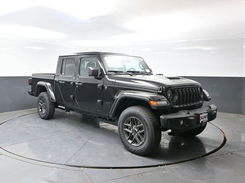 New 2026 Jeep Gladiator Sport AWD/4WD image 3