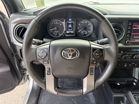 Used 2022 Toyota Tacoma TRD Off-Road w/ Technology Package AWD/4WD image 23