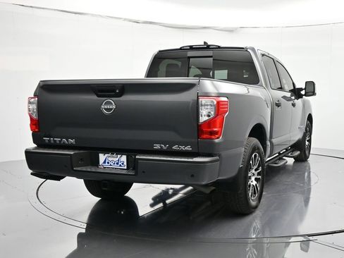 Used 2024 Nissan Titan SV w/ SV Convenience Package image 5