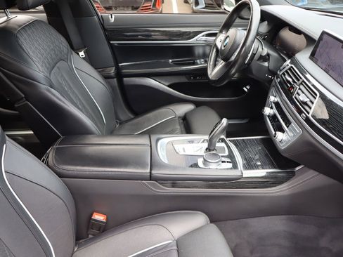Used 2022 BMW 750i xDrive w/ Luxury Rear Seating Package AWD/4WD image 15