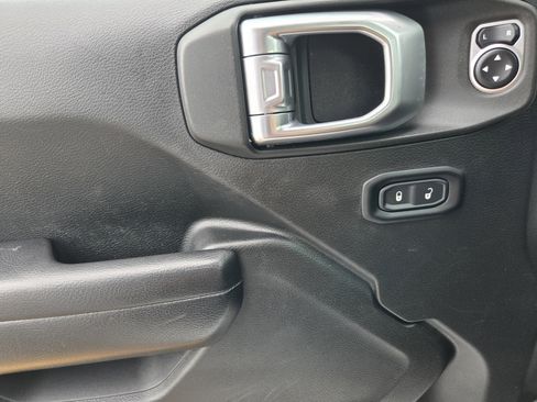 Used 2019 Jeep Wrangler Sport AWD/4WD image 18