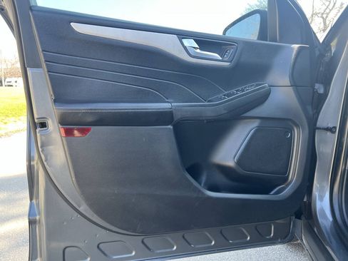 Used 2021 Ford Escape SE FWD image 16