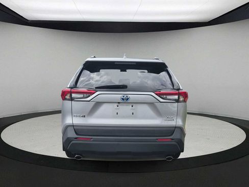Used 2021 Toyota RAV4 XLE w/ Convenience Package AWD/4WD image 7