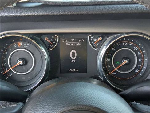 Used 2023 Jeep Gladiator Sport image 10