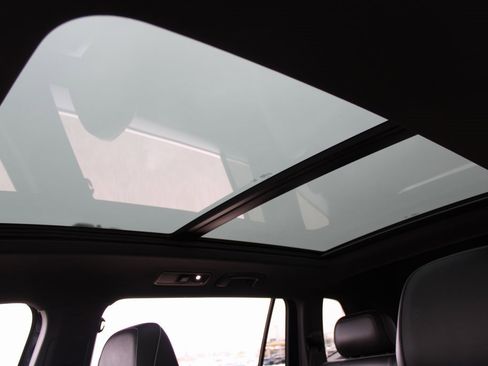 Certified 2023 Volkswagen Tiguan SEL R-Line image 21