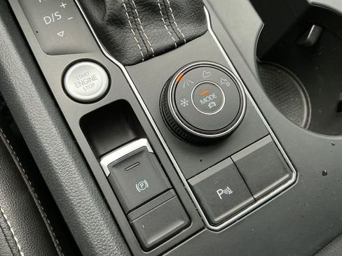 Used 2021 Volkswagen Atlas SE image 18