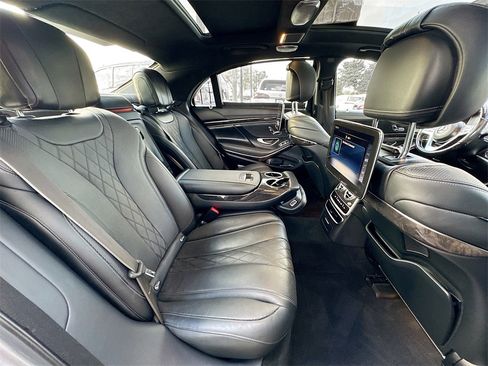 Used 2018 Mercedes-Benz S 560 4MATIC Sedan w/ Premium Package image 31