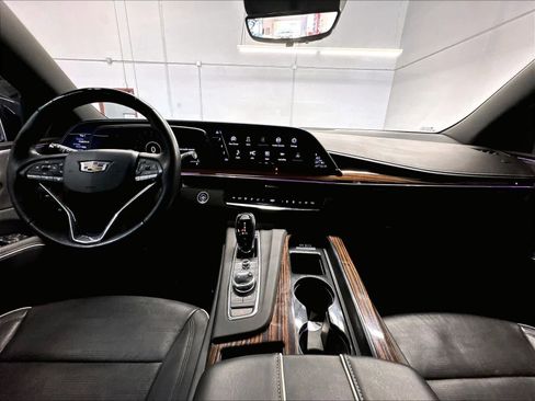 Used 2023 Cadillac Escalade Premium Luxury AWD/4WD image 16