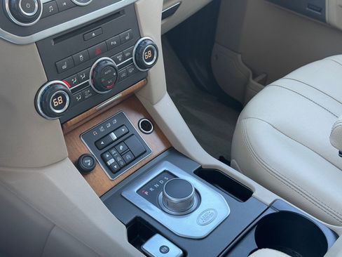 Used 2015 Land Rover LR4 HSE image 15