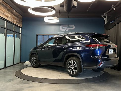 Used 2021 Toyota Highlander XLE image 5