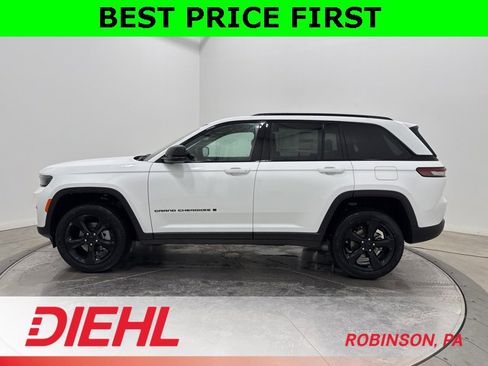 New 2025 Jeep Grand Cherokee Limited w/ Black Appearance Package image 4