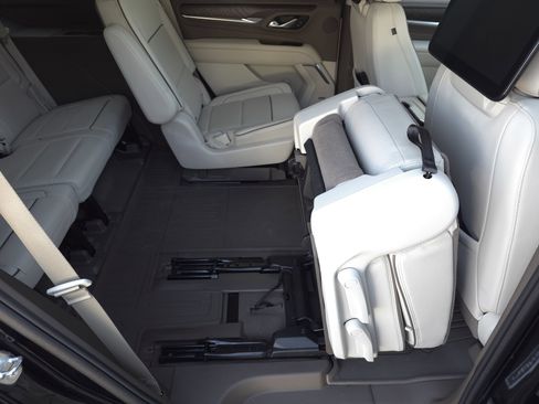 Used 2024 GMC Yukon Denali w/ Advanced Technology Package image 44