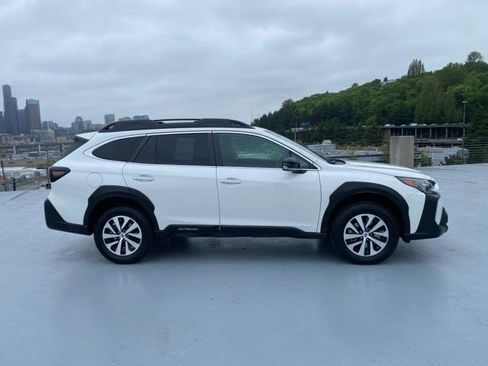 Used 2025 Subaru Outback Premium AWD/4WD image 2