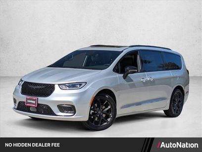 New 2026 Chrysler Pacifica Limited w/ S Appearance Package