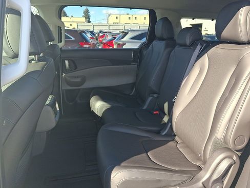 New 2026 Kia Carnival EX FWD image 6