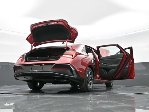 Certified 2024 Hyundai Elantra SEL w/ Convenience Package image 40