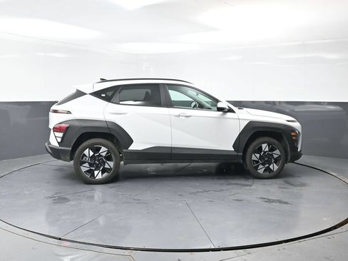 Used 2025 Hyundai Kona SEL AWD/4WD image 3