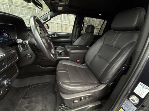 Used 2022 Chevrolet Suburban RST w/ Luxury Package RWD image 31