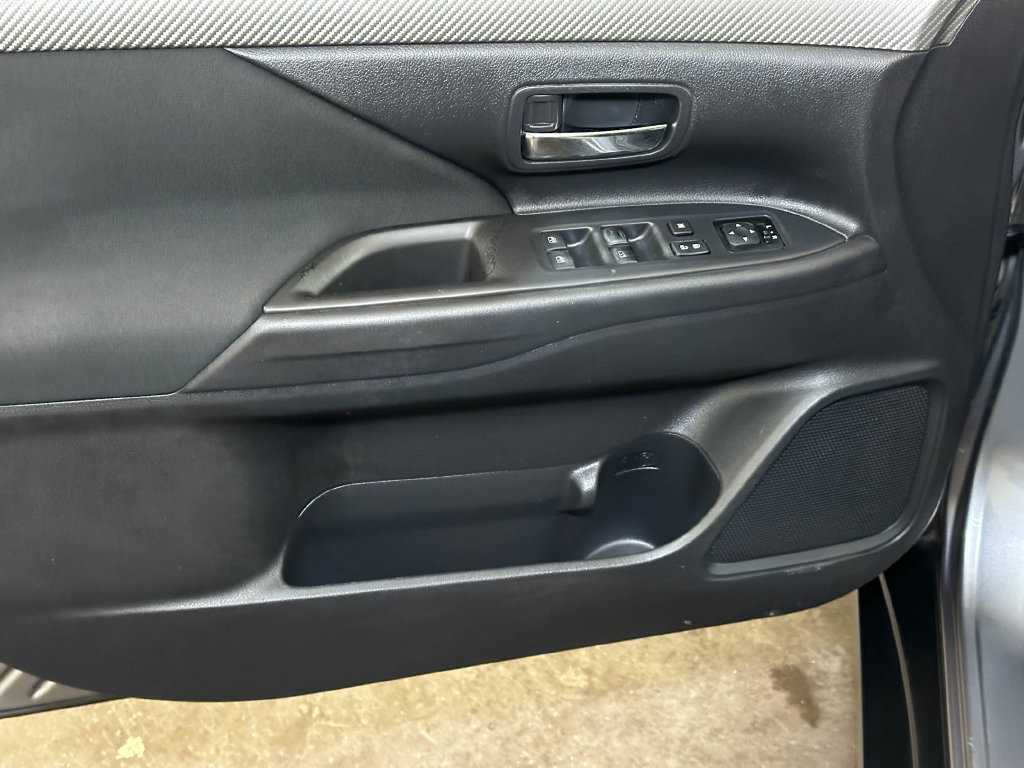 Used 2018 Mitsubishi Outlander AWD image 21