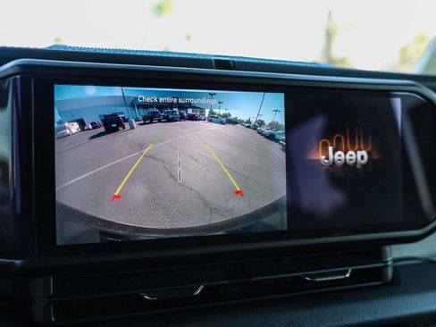 Used 2024 Jeep Wrangler Unlimited Sahara AWD/4WD image 15