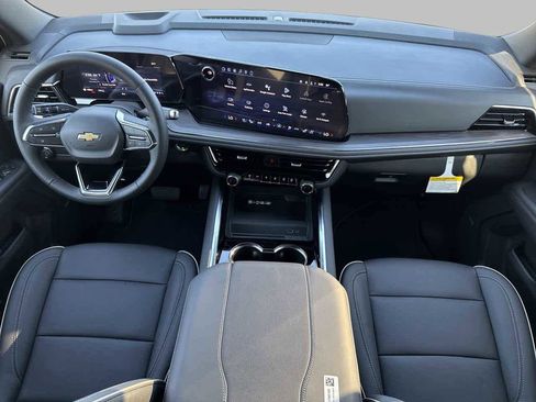 New 2026 Chevrolet Suburban Premier image 8