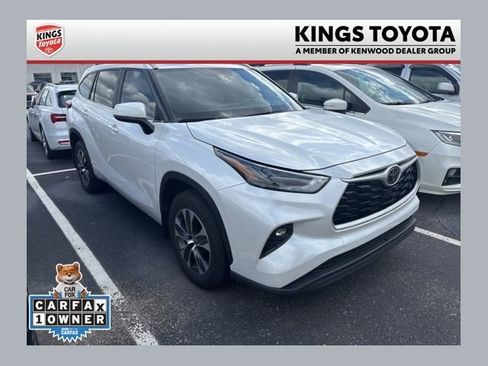 Used 2023 Toyota Highlander XLE AWD/4WD image 1