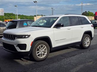 Used 2023 Jeep Grand Cherokee Laredo w/ Trailer Tow Prep Group (B) AWD/4WD video 2