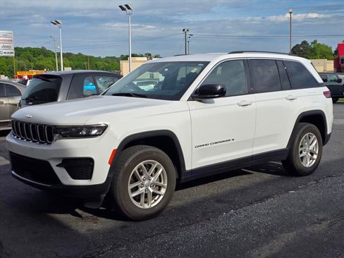 Used 2023 Jeep Grand Cherokee Laredo w/ Trailer Tow Prep Group (B) AWD/4WD image 2