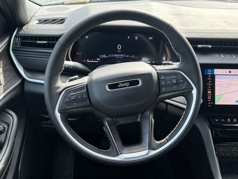 New 2026 Jeep Grand Cherokee Limited w/ Luxury Tech Group II AWD/4WD image 40