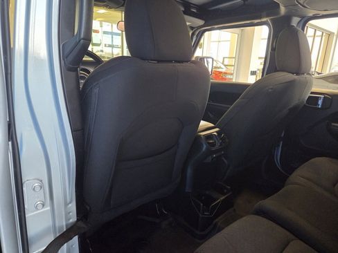 Used 2022 Jeep Wrangler Unlimited Sport image 16