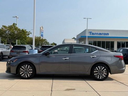 Used 2025 Nissan Altima 2.5 SV FWD image 6
