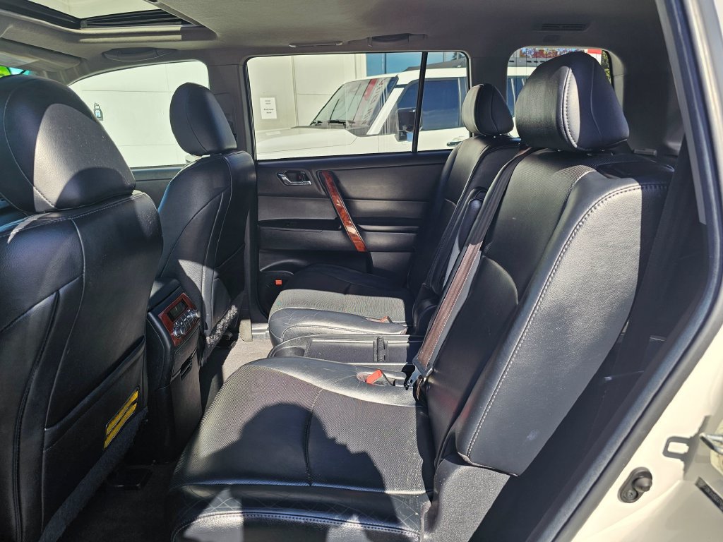 Used 2013 Toyota Highlander Limited AWD/4WD image 16