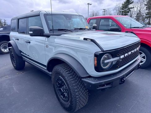 Used 2022 Ford Bronco Wildtrak image 3