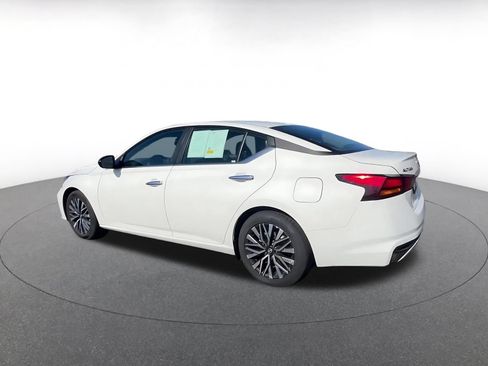 Used 2025 Nissan Altima 2.5 SV FWD image 10